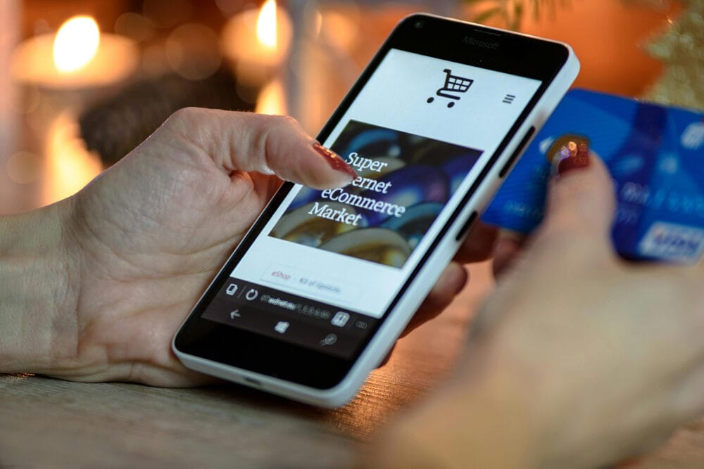 site e-commerce sur une smartphone